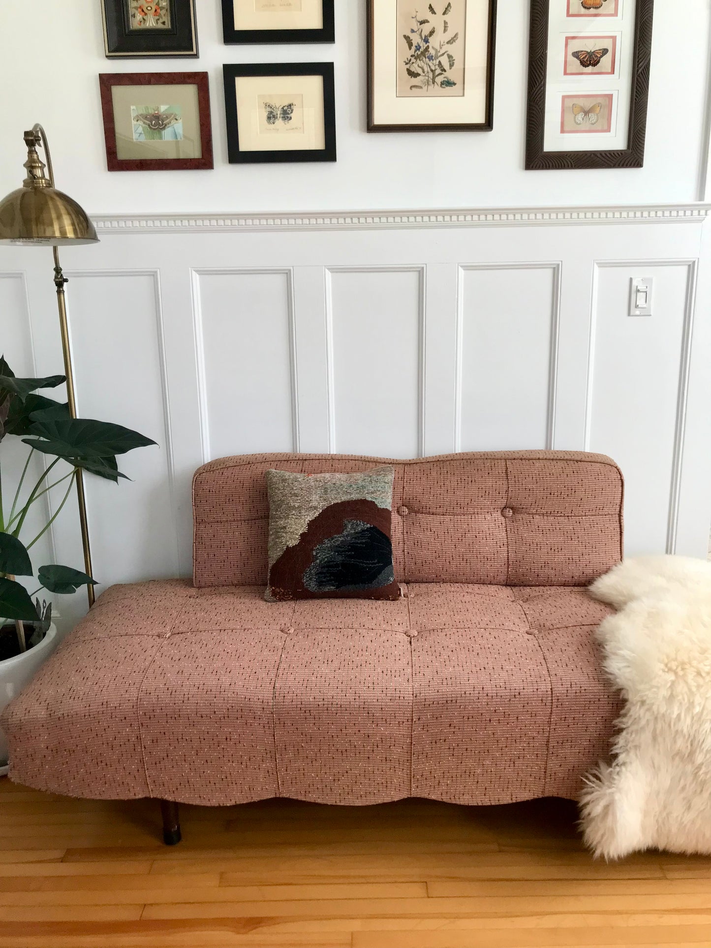 Over the Rainbow tapestry pillow: Spots 1