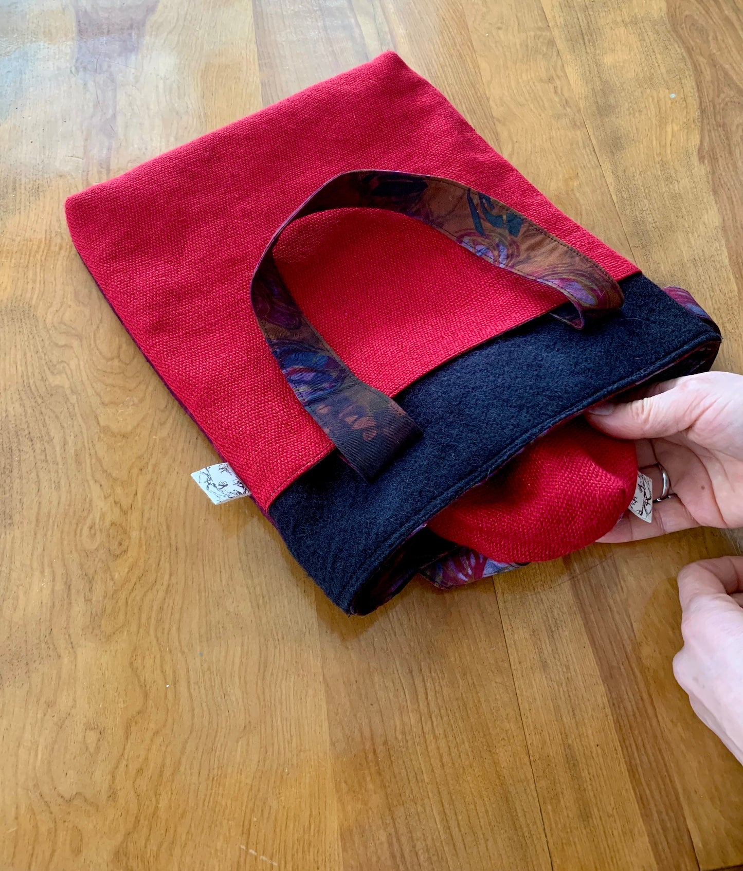 The Patsy tote bag- black and red